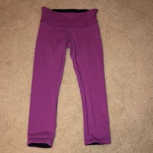 LULULEMON BLACK/PINK REVERSIBLE CROP LEGGINGS